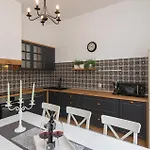 4 Bedroom Lovely In Σπίτι διακοπών *