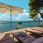 Σπίτι διακοπών 4 Bedroom Lovely In