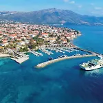 4 Bedroom Lovely In Σπίτι διακοπών *