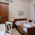 Σπίτι διακοπών 4 Bedroom Lovely In