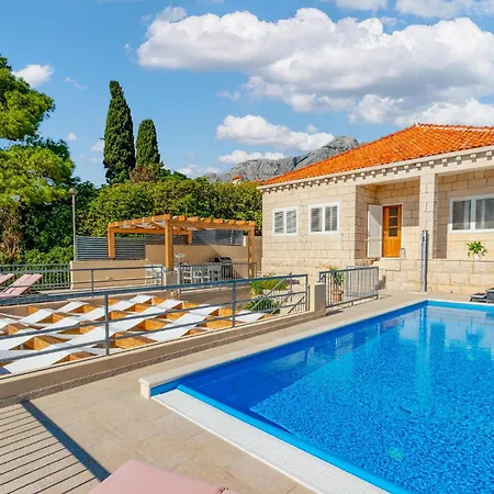 4 Bedroom Lovely In