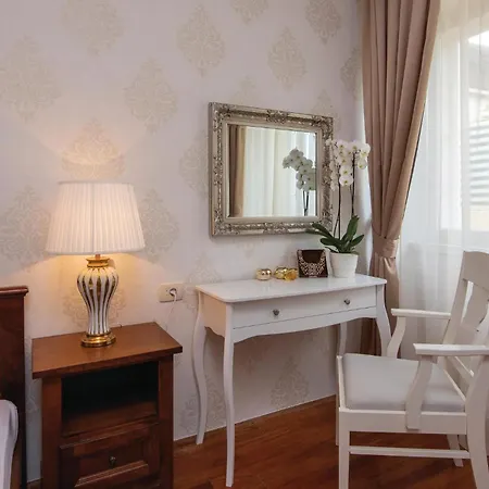 4 Bedroom Lovely In 度假居