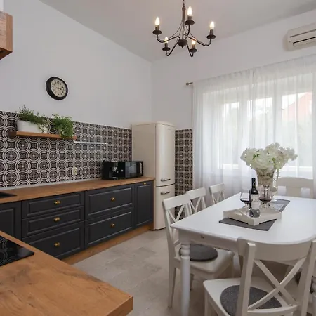 度假居 4 Bedroom Lovely In