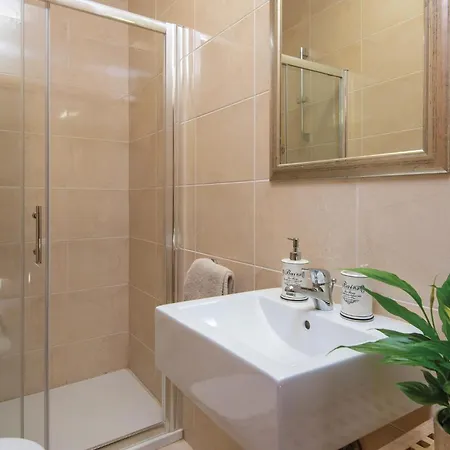 度假居 4 Bedroom Lovely In