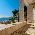 Сasa de vacaciones 4 Bedroom Lovely In *