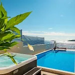 4 Bedroom Lovely In Оребич
