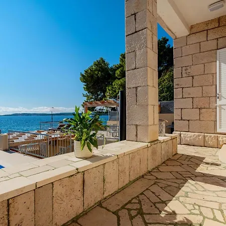 Hébergement de vacances 4 Bedroom Lovely In *