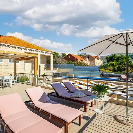 Hébergement de vacances 4 Bedroom Lovely In Orebić