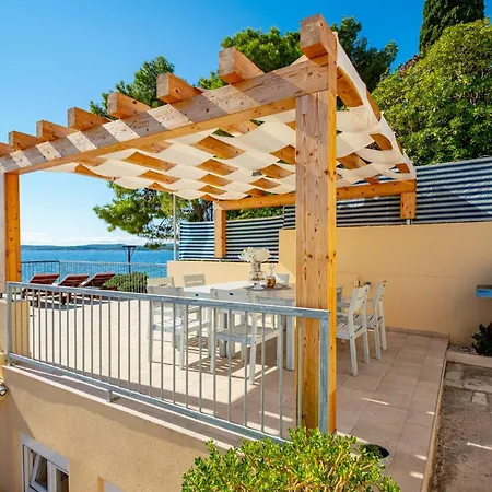 Дом отдыха 4 Bedroom Lovely In Оребич