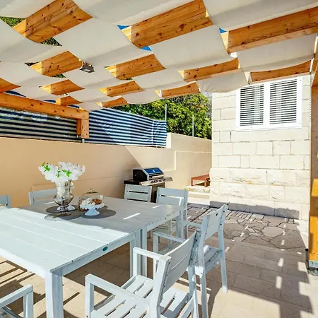 4 Bedroom Lovely In Hébergement de vacances *