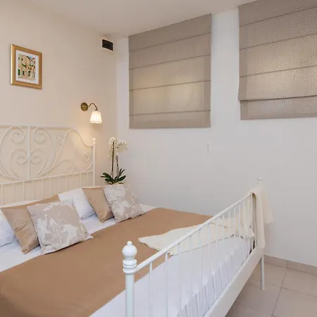 4 Bedroom Lovely In Оребич