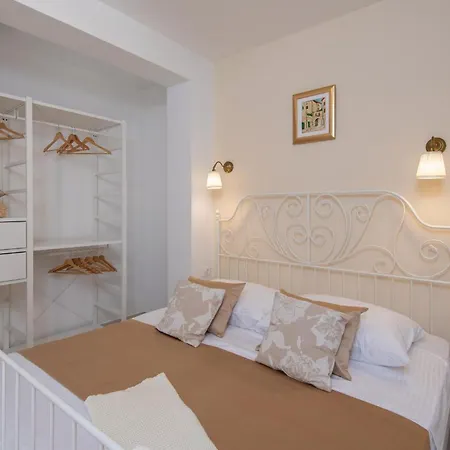 4 Bedroom Lovely In *