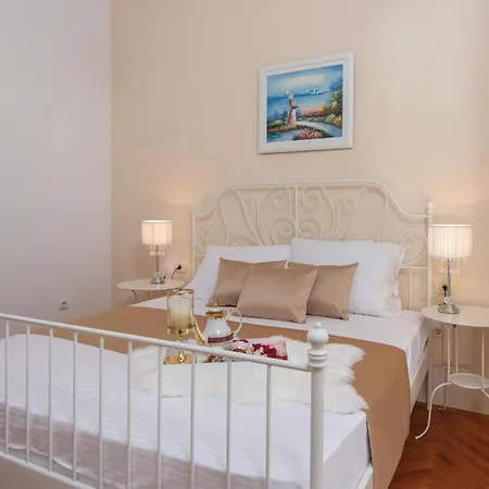 4 Bedroom Lovely In Дом отдыха Оребич