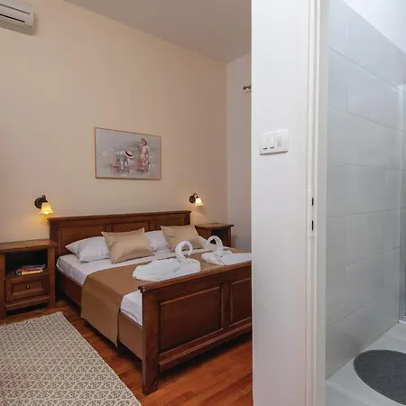 4 Bedroom Lovely In Дом отдыха Оребич