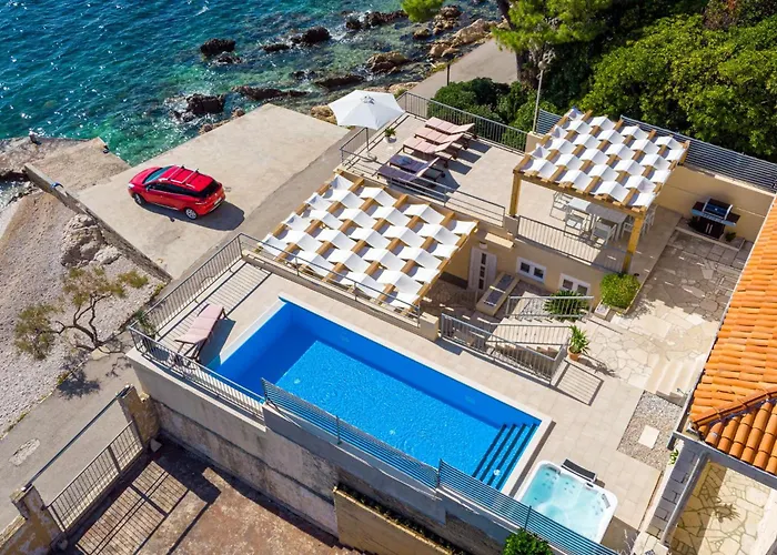 בית נופש 4 Bedroom Lovely In