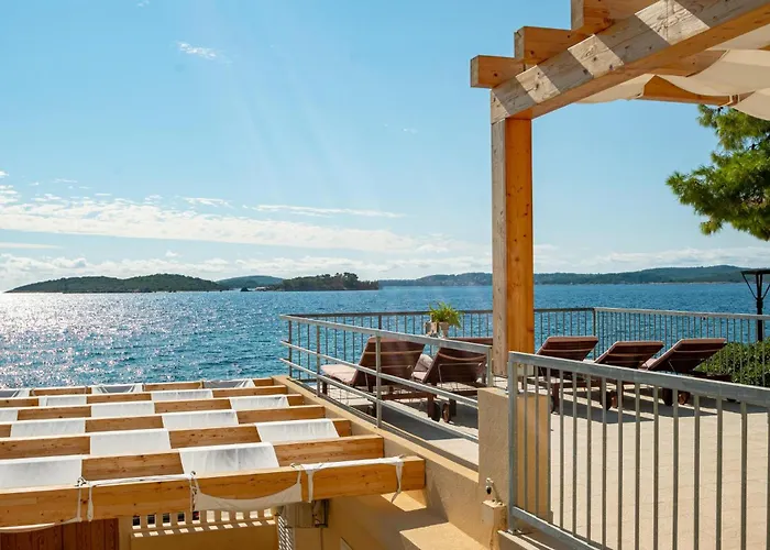 בית נופש 4 Bedroom Lovely In *