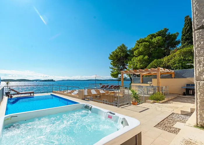 4 Bedroom Lovely In Orebić