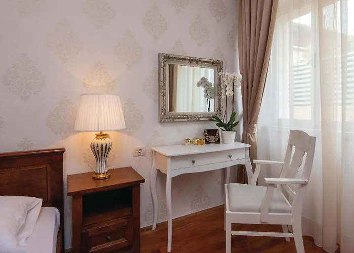 4 Bedroom Lovely In Nyaraló