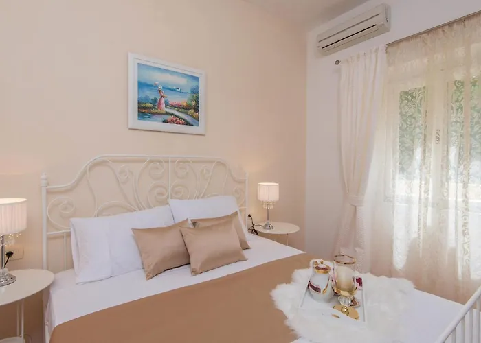 בית נופש 4 Bedroom Lovely In *