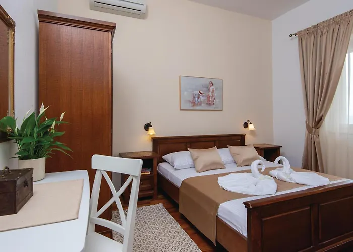 בית נופש 4 Bedroom Lovely In