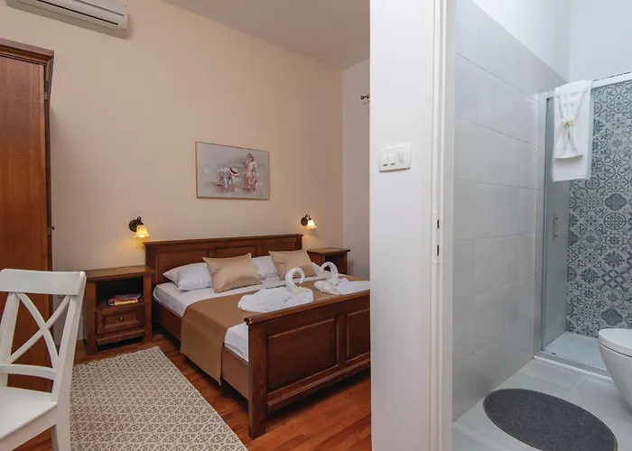 4 Bedroom Lovely In בית נופש אורביץ